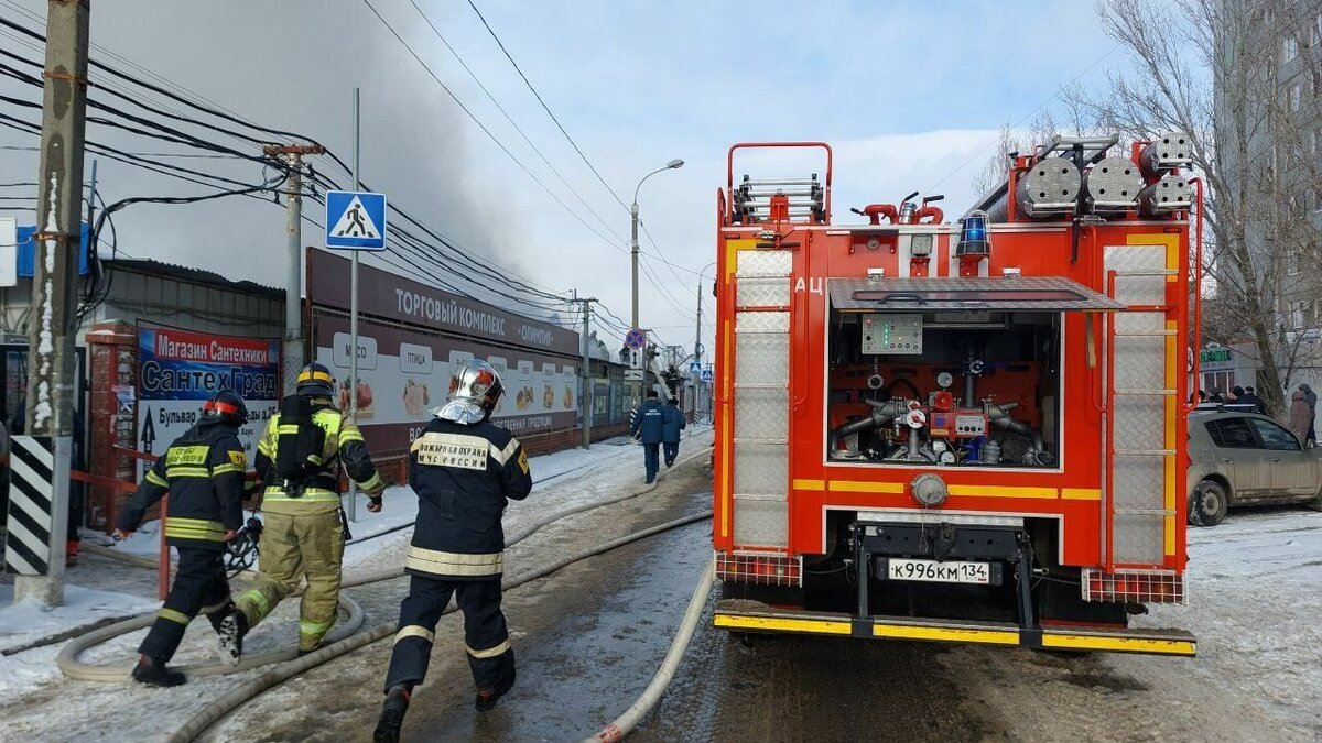     Торговые площади на рынке «Олимпия» в Дзержинском районе Волгограда загорелись 13 февраля. В настоящее время на месте работают спасатели, о пострадавших пока не сообщается, передает региональное ГУ МЧС.