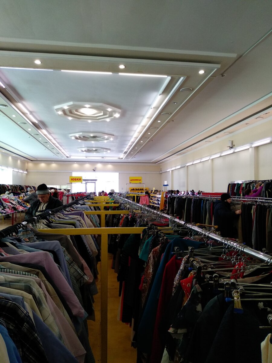 Фото автора - в зале магазина зиг-заг