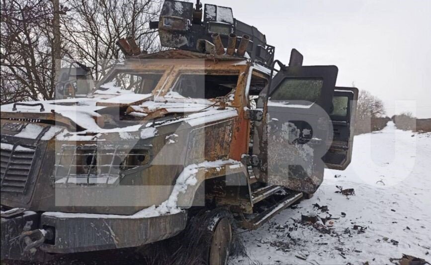 Заглавное фото: Бронеавтомобиль «Козак-2М1» ВСК уничтоженный штурмовиками ЧВК на окраине Парасковиевки 