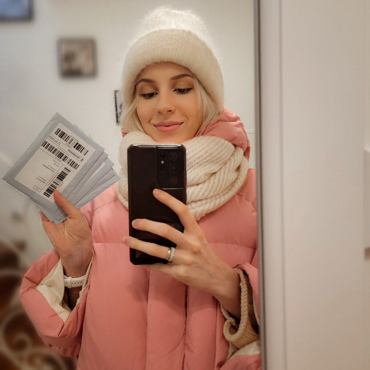 Sie kennen mich bereits auf Ozone. Und es ist sehr schön, wenn man mit Namen und den Worten begrüßt wird: „Haben Sie Postkarten mitgebracht?“ Vergiss nicht, meinen Kanal zu abonnieren!-3