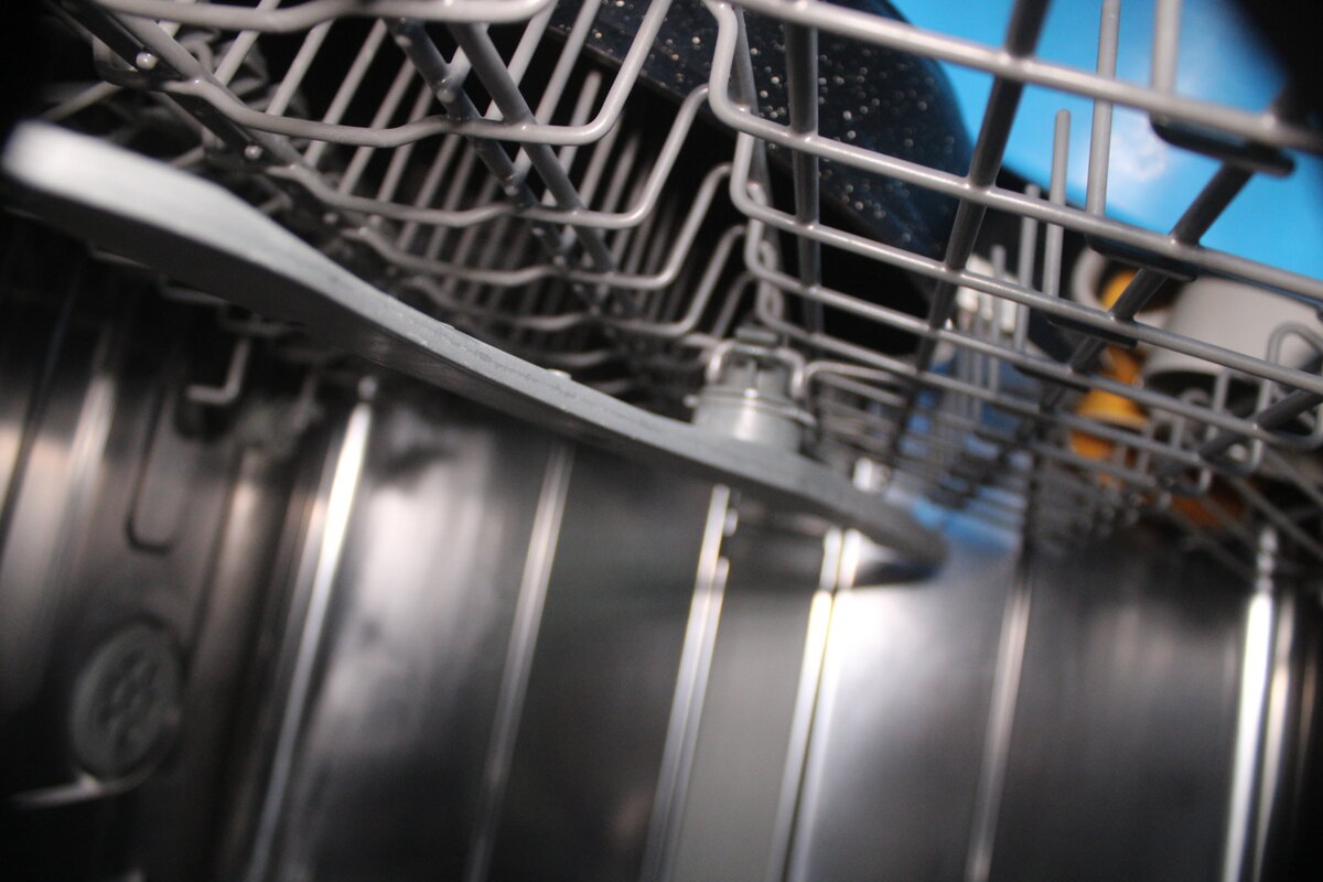 Посудомойка плохо отмывает. Ржавеют корзины в посудомойке. Посудомойка Bosch неполадки. Посудомойка плохо смывает моющее средство.