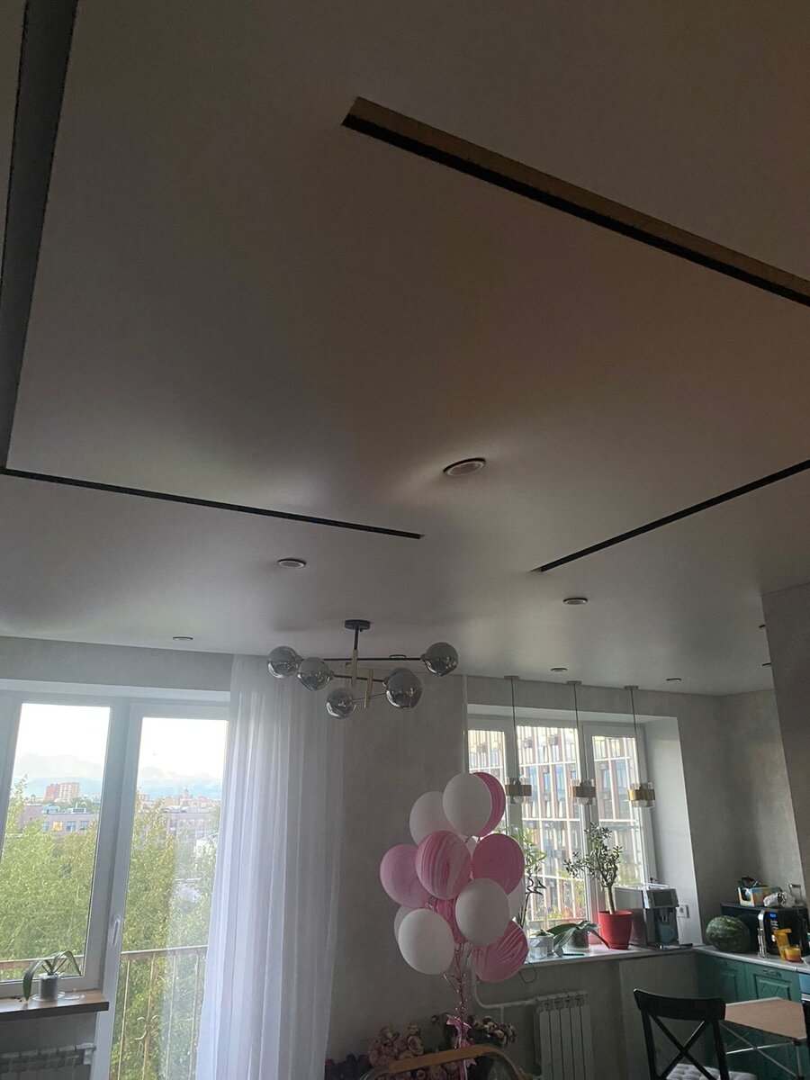 Натяжной потолок надулся