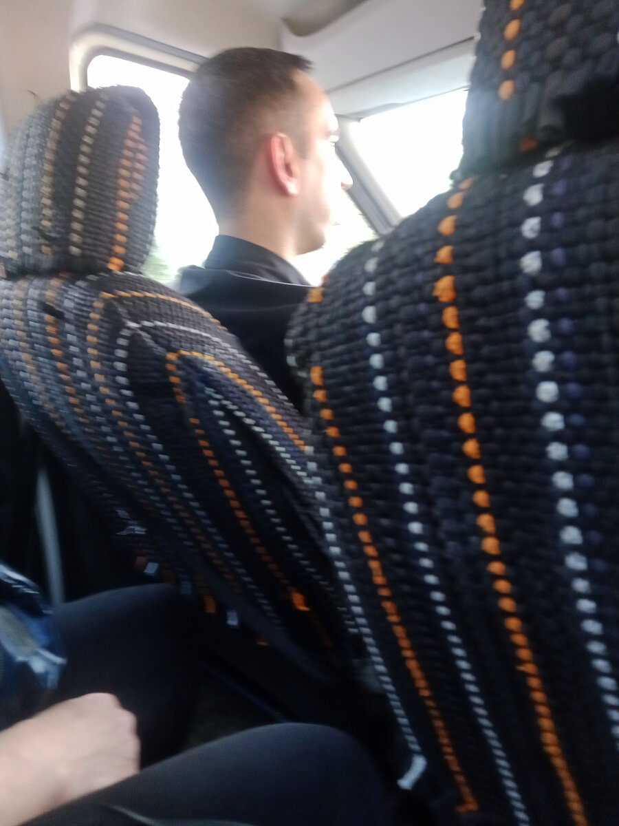 Едем в полицейской машине. Фото автора.