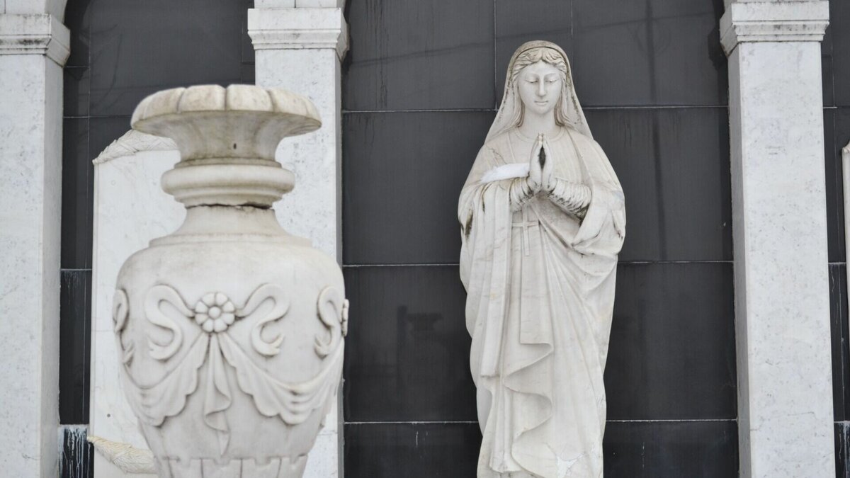     В Волгограде скончался бывший настоятель храма на Мамаевом кургане отец Георгий. Он умер от продолжительной болезни, сообщает региональная епархия.