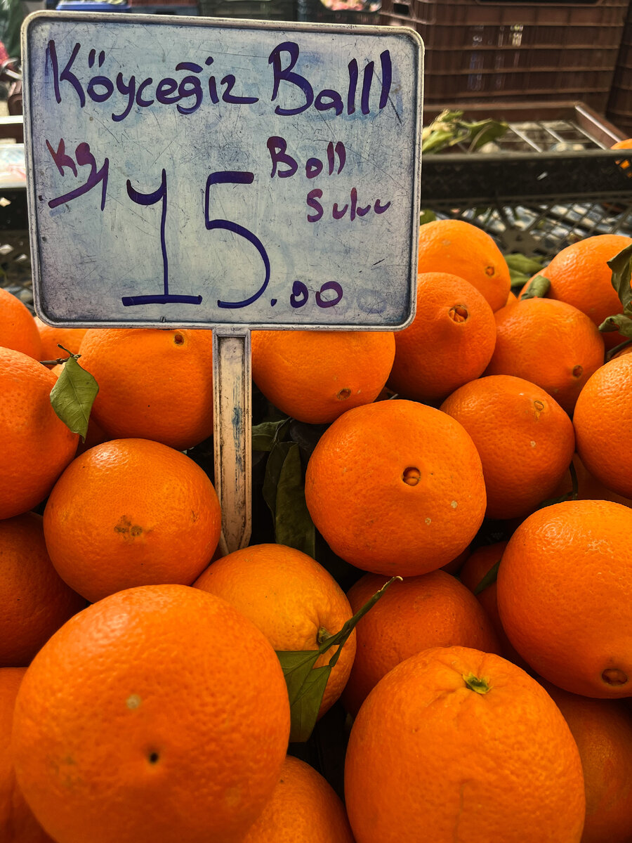 Апельсины 1кг - 15 турецких лир - 60 рублей.
