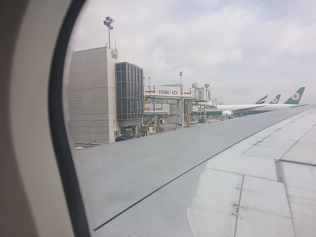 До выхода из самолета пара минут (фото автора)