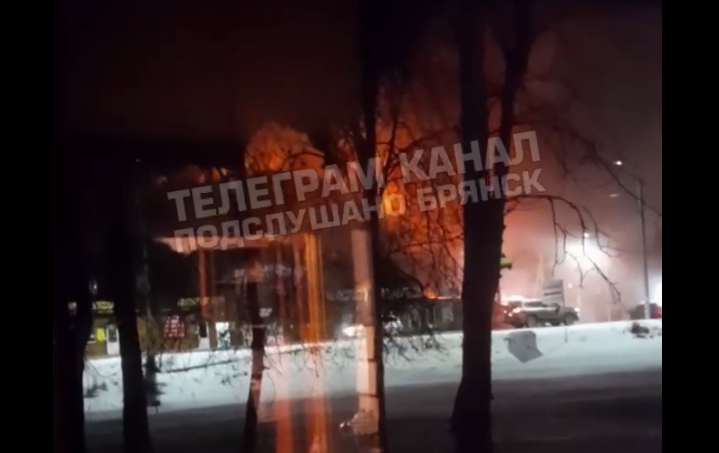    В Новых Дарковичах горят шиномонтаж, автосервис и «Душевная шаурма» avchernov