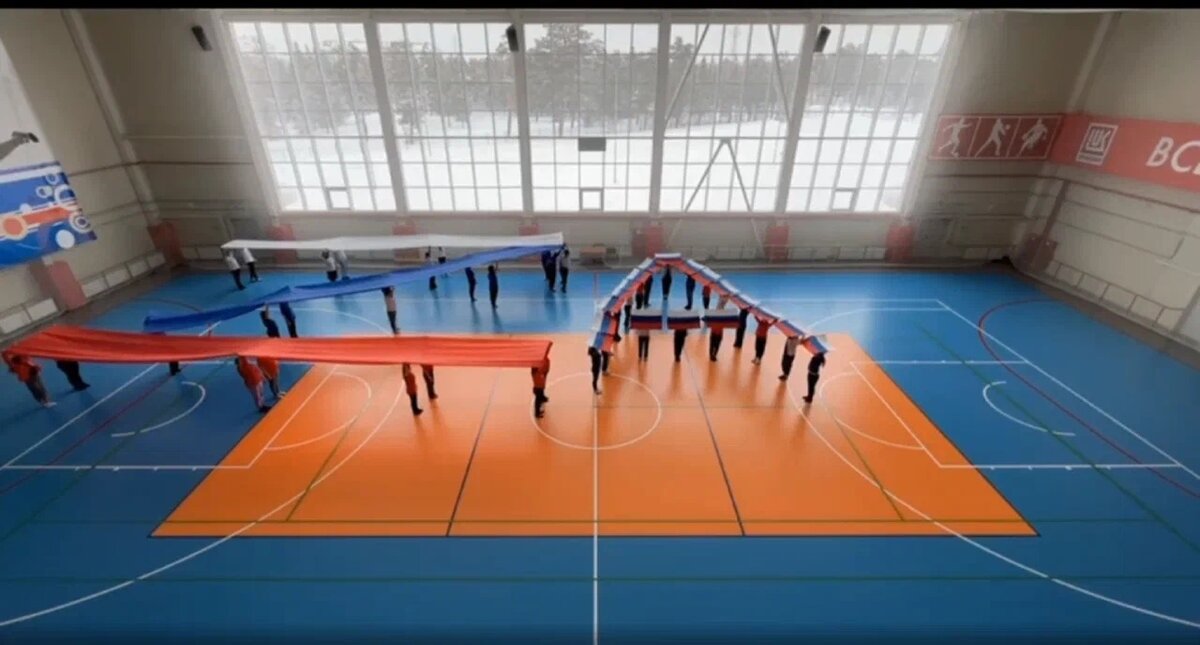    В Покачах прошёл флешмоб «Верен России - верен себе!»