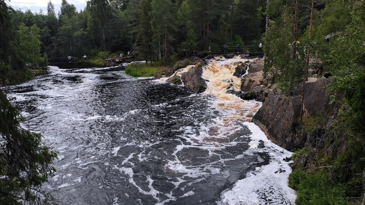 Самый большой и бурный из водопадов.