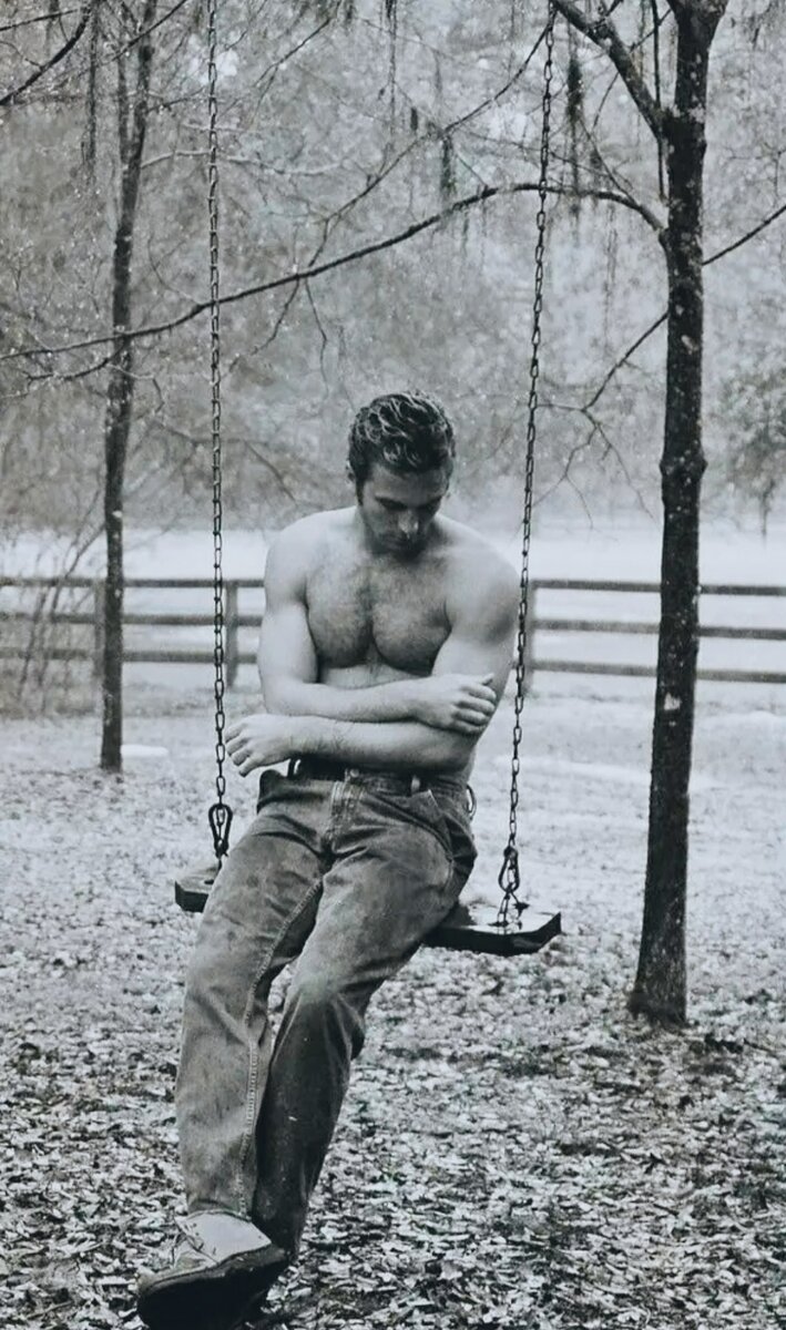 Тем, кто любит качаться, очень грустно, когда их никто не качает. Помните, что они о себе в этот момент грустят. Не о Вас. Фото из открытых источников (яндекс.картинки)