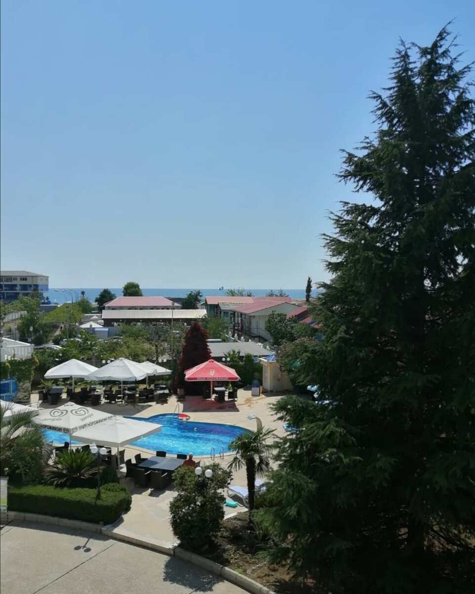 Фото из личного архива. Вид с балкона гостиницы "Виктория" 