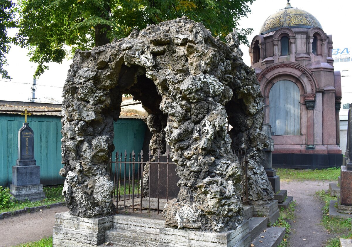 Лазаревская усыпальница александро невской лавры фото