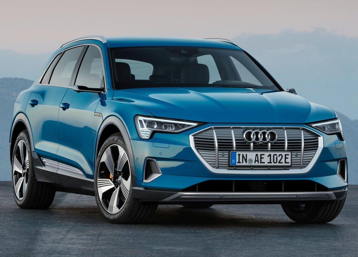 Электрический кроссовер Audi e-tron обладает запасом хода в реальные 400 км. 