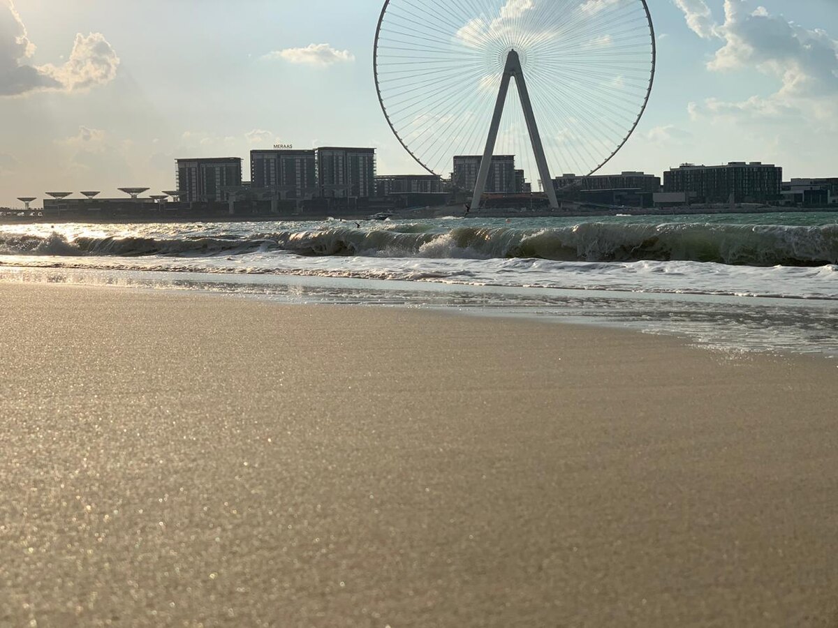 Колесо обозрения «Глаз Дубая» в Объединенных Арабских Эмиратах высотой 210 метров находится в стадии завершения строительства. Ожидается, что это будет самое высокое в мире колесо такого типа. Оно будет выше, чем самое высокое на сегодняшний момент колесо обозрения High Roller в Лас-Вегасе (168 метров). Предполагается, что количество посетителей, которые будут посещать новую достопримечательность Дубая, будет достигать 3 млн человек в год.