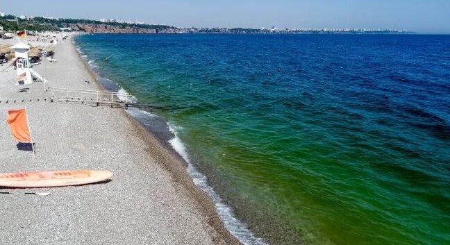 Необычный цвет моря заметили местные жители, которые видят море каждый день. Фото из Сети