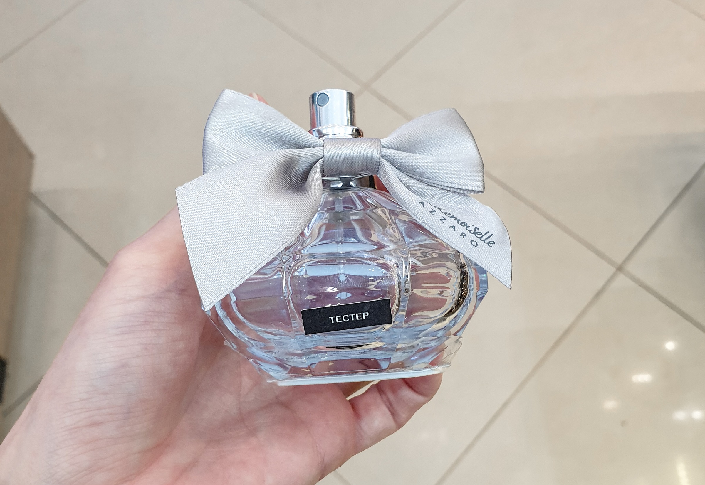 Azzaro mademoiselle l eau tres charmante. Azzaro женские ароматы летуаль. Духи Глобус. Globus духи.