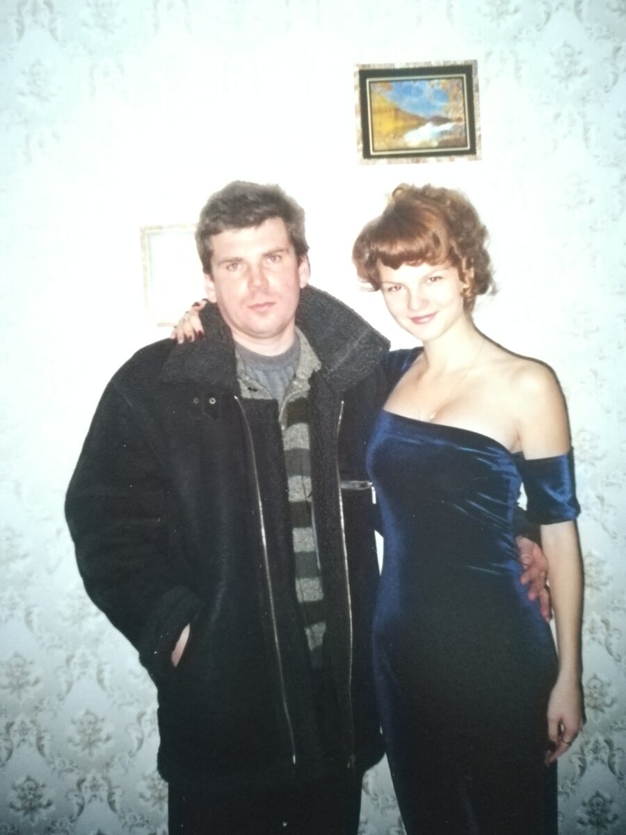 Мне 16 лет, ему 32.