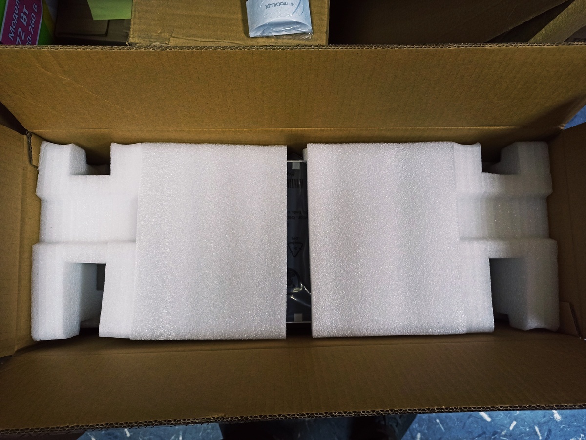 Достаю из коробки