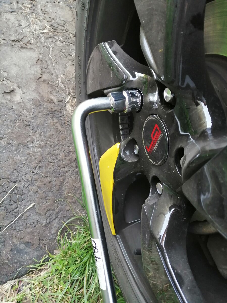 Правое переднее колесо. Головка подходит.