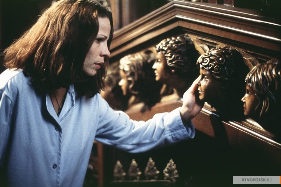 Lili Taylor in "The Haunting"/1999/director Jan de Bont/ DreamWorks, Roth-Arnold Productions/Источник - kinopoisk.ru