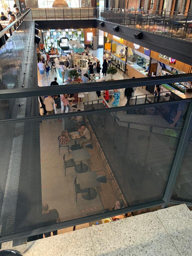 Food market - это большое помещение с разными кухнями