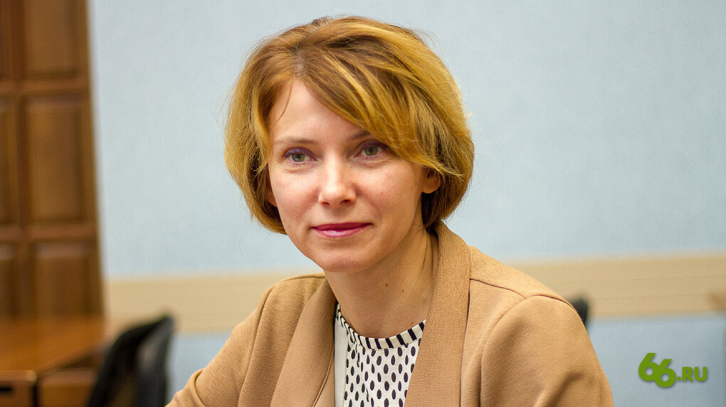 У Анны Багировой два высших образования — социологическое и экономическое. Как социолог она защитила кандидатскую по теме эмиграции и диаспор — исследовала эмиграционные настроения российских евреев. В 2009 году защитила докторскую диссертацию по экономике — ее темой стал репродуктивный труд. (Фото: Сергей Логинов для 66.RU)