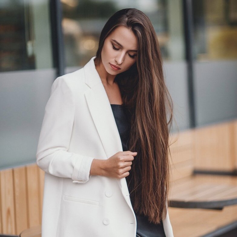 Можно оценить состояние волос. Стрижке около 5 месяцев