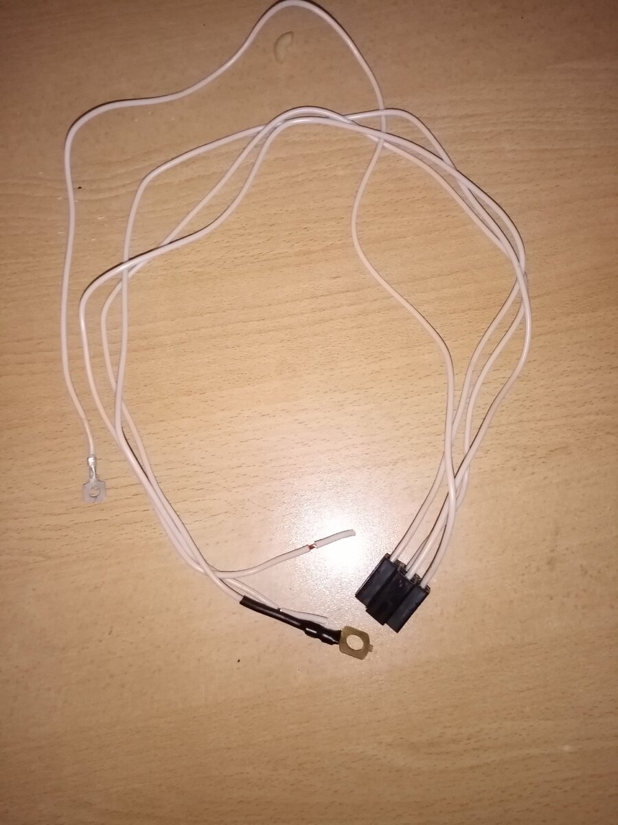 Собранная колодка разгрузочного реле стартера.