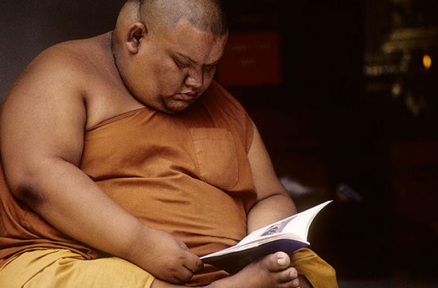 На самом деле, монаху сложно иметь лишний вес, поскольку прием пищи происходит дважды в день