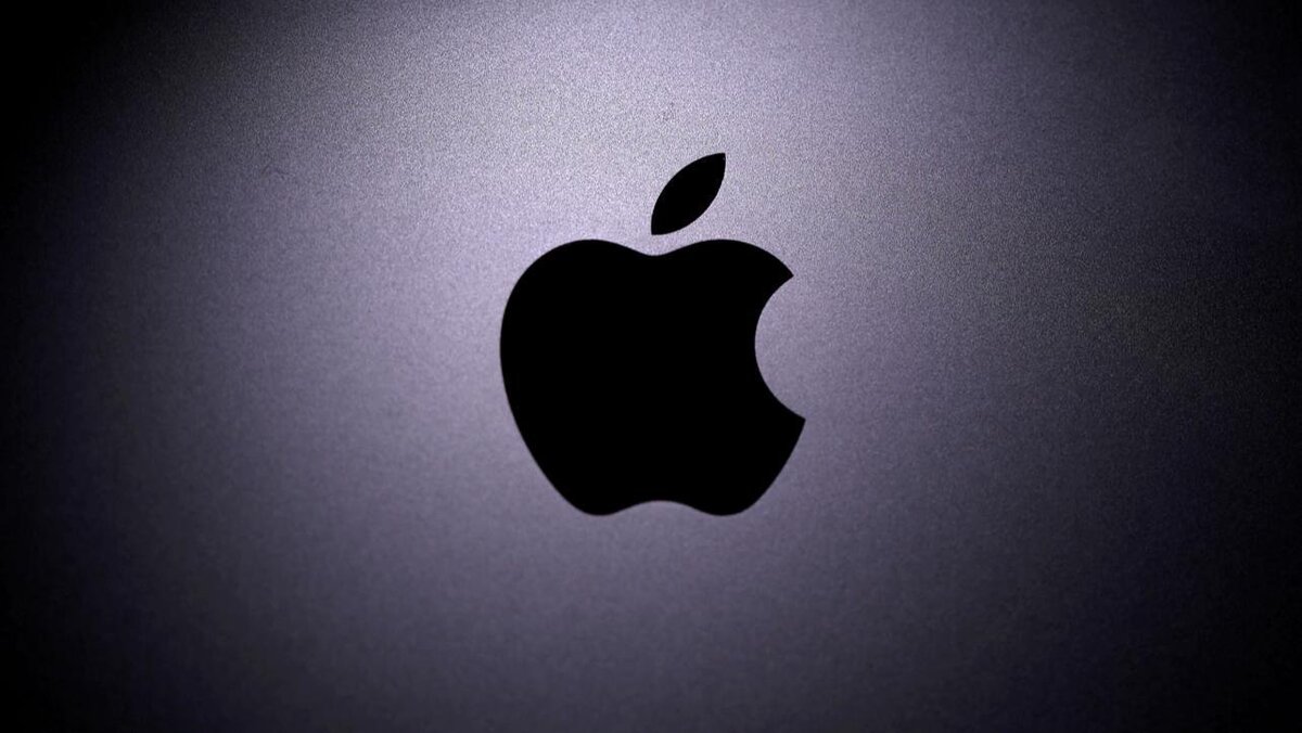 Apple блокирует рекламу Facebook