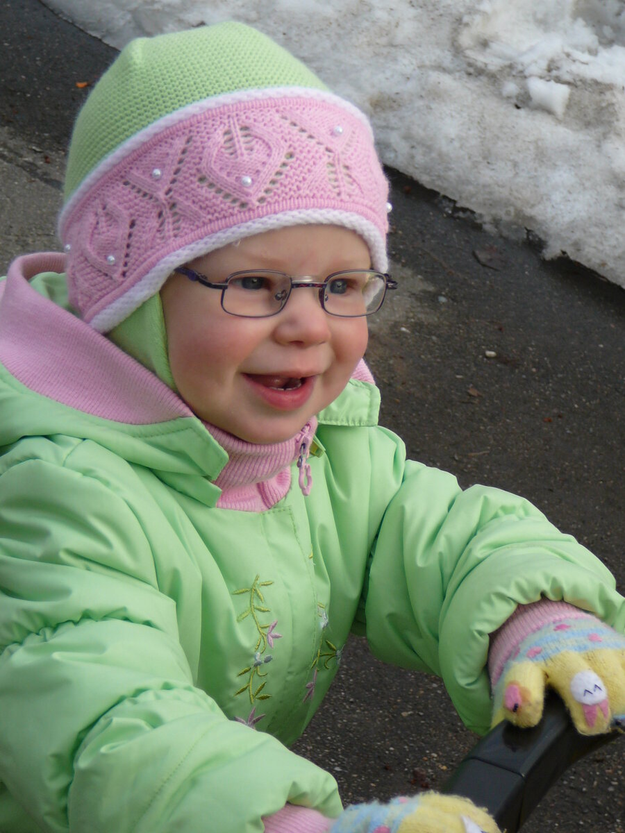 Кира, 1,5 года. "Маленький, но очень гордый птичка". А на вид и не скажешь :)