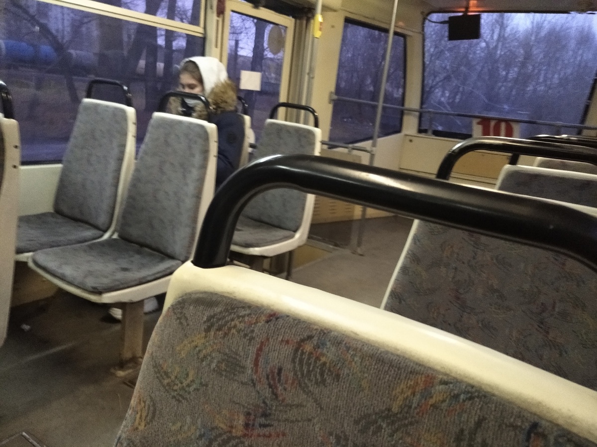 А в нашем трамвае хорошо. 