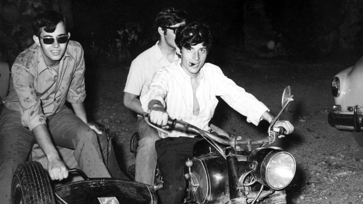 Сальвадор с товарищами. Источник: Яндекс.Картинки.