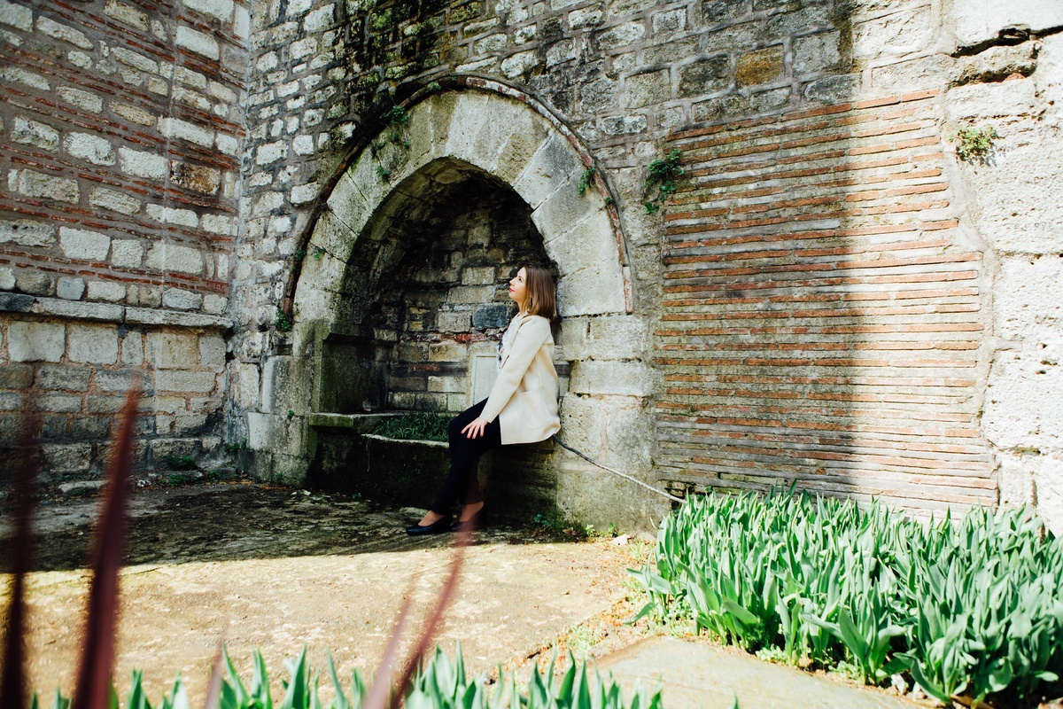 В раздумьях) Приветствую вас на моем канале, психолога Дарьи Реймаровой!