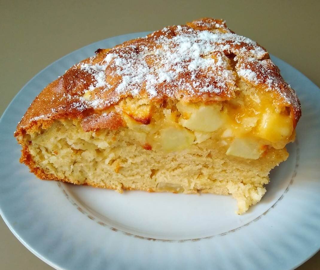 Шарлотка - яблочный пирог.