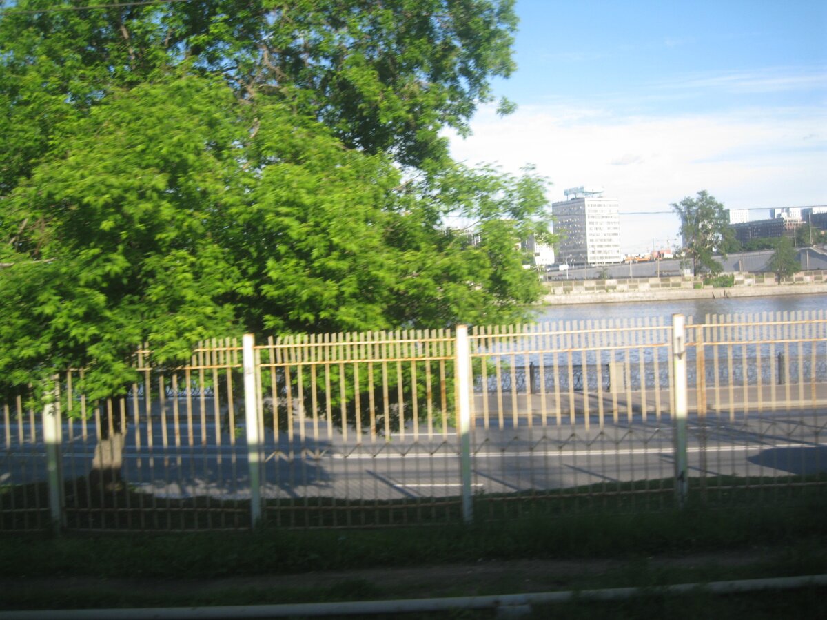 Москва из окна электрички. Фото автора. 