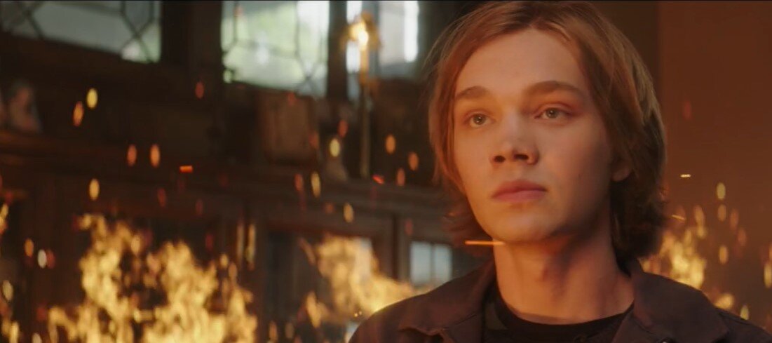 Трудно не замечать бушующий вокруг пожар, который кажется таким реальным: кадр из фильма "Сумасшедшая любовь". Листайте галерею