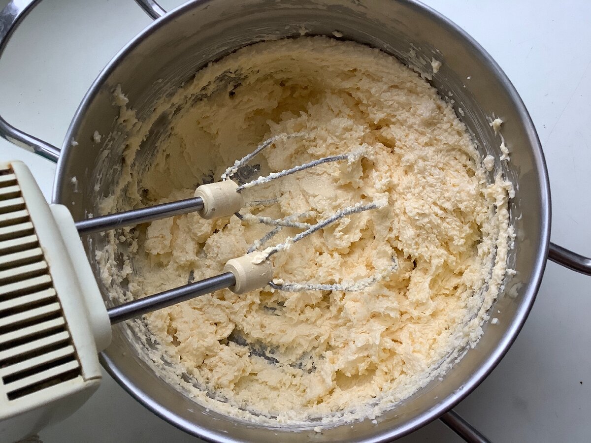 Взбитый маргарин с сахаром. Фото автора