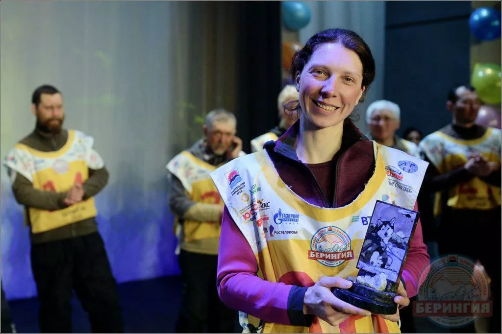 Анна Еремина из Москвы - первая женщина-победительница в истории БЕРИНГИИ! Она прошла гонку в 2020 году, заняв первое место. 