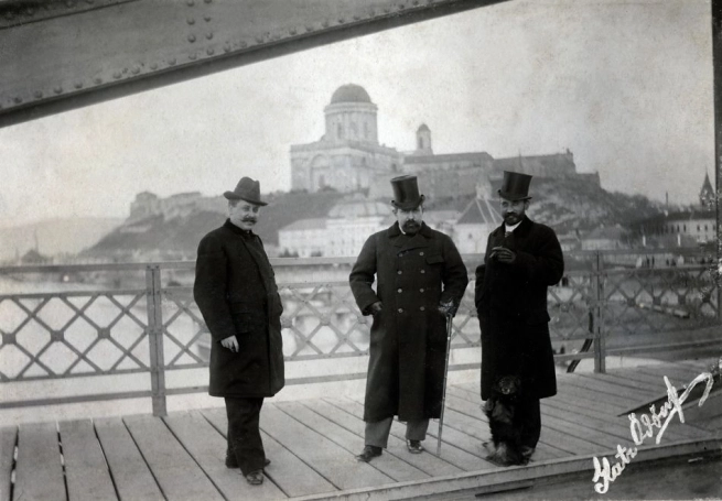 Вид на базилику Св.Адальберта с моста Марии Валерии. Неизвестный фотограф, 1900 г. источник: https://artblart.com/tag/maria-valeria-bridge/