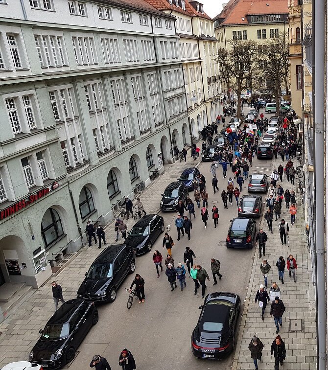 Во дворе нашего дома. Мюнхен, 13.03.2021