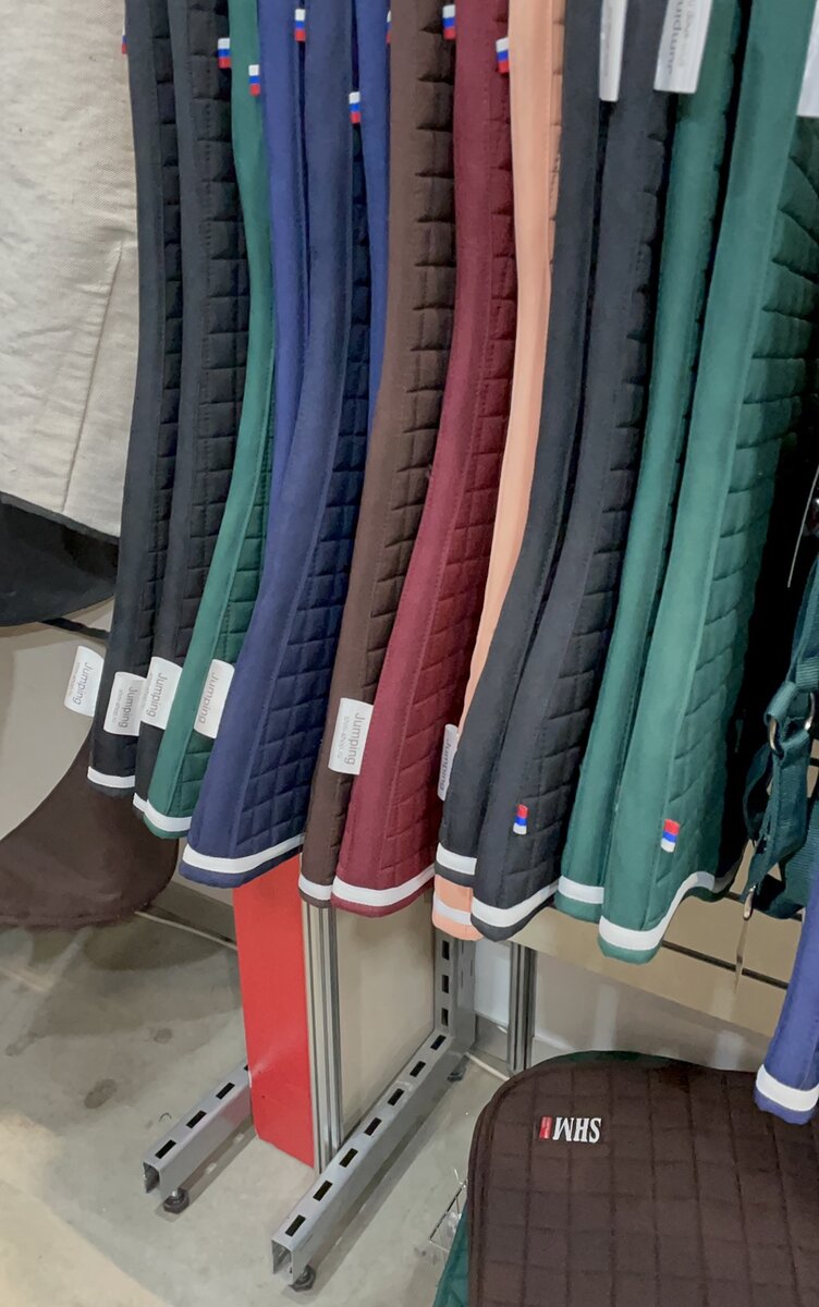 Иллюстрация конной ярмарки без коней