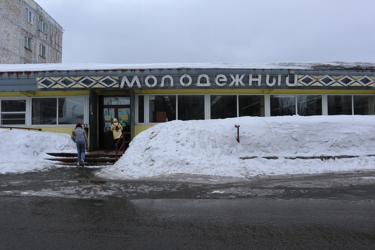 памятник шахтёру донейк. город шахтеров. г торецк донецкой обл. город шахтеров. памятник погибшим шахтерам макеевка.