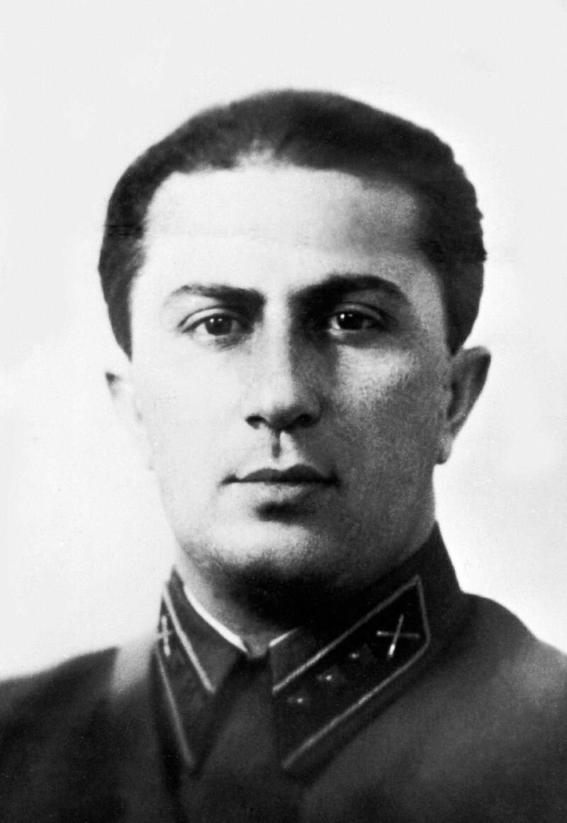 Старший лейтенант Джугашвили Я.И.