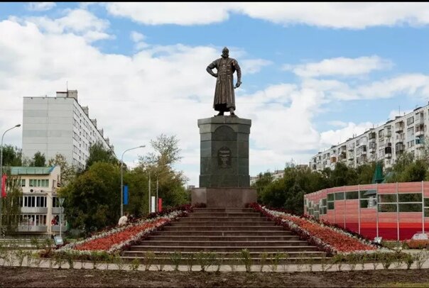 Памятник Григорию Пушке, на въезде в город