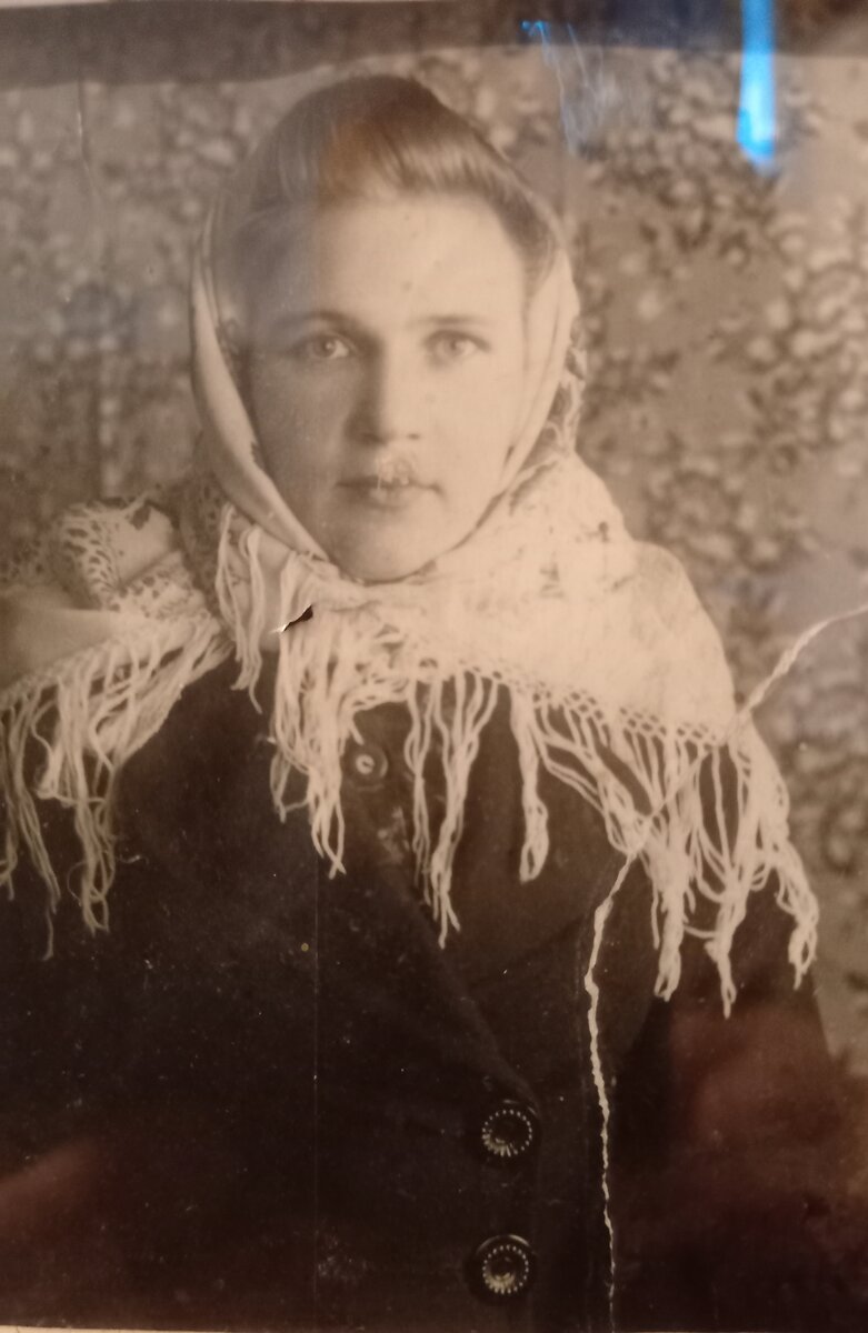 Мать Степановны, Елена, в молодые годы.