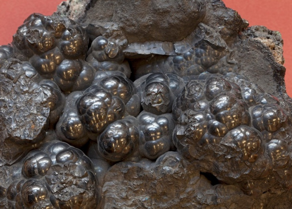 фотосток Pexels, обработано в Канва. Так изначально выглядит камень, из которого производят кобальт.