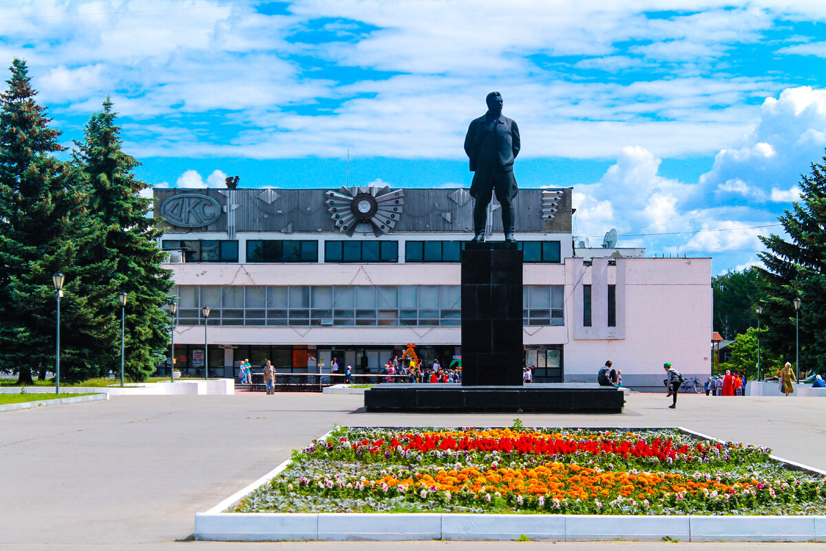 Город чкаловск где. Чкаловск город в Нижегородской области. Чкаловск (Нижегородская область) города Нижегородской области. Памятник Чкалову в Чкаловске. Чкаловск площадь Чкалова