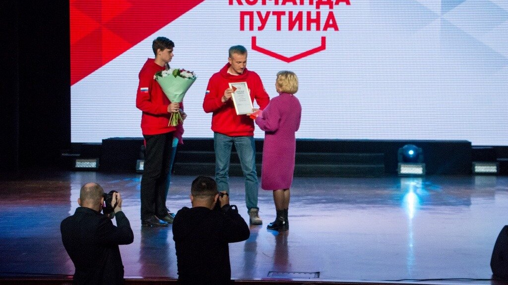     Церемония прошла в День рождения Президента России Владимира Путина.