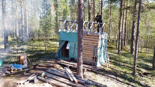 ДИКИЙ ЗВЕРЬ РАЗРЫЛ ЯМЫ. ОБНАРУЖИЛ СТРАННЫЕ ЯМЫ ВОЗЛЕ ХИЖИНЫ. ЖИЗНЬ В ЛЕСУ. ТАЁЖНАЯ ХИЖИНА. ОТШЕЛЬНИК В ЛЕСУ. ВЫЖИТЬ НА БОЛОТЕ